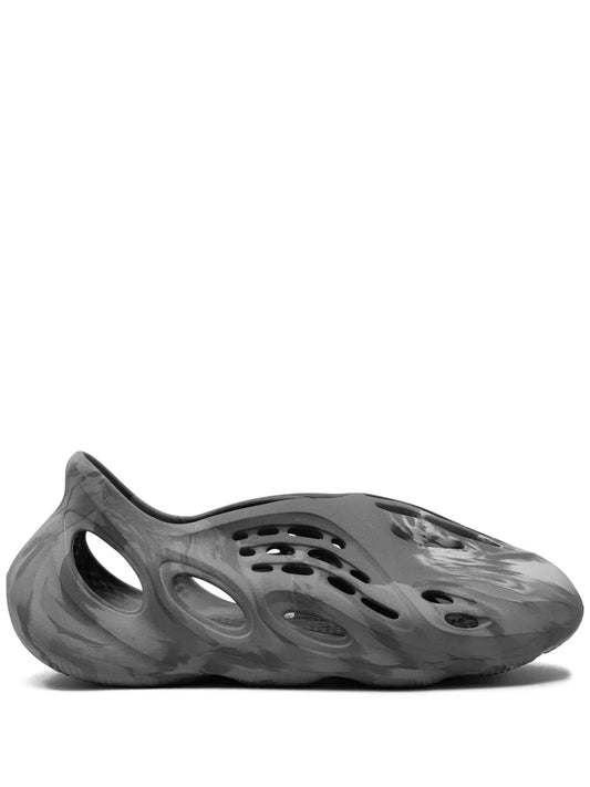 Sneakers Foam Runner con cut-out